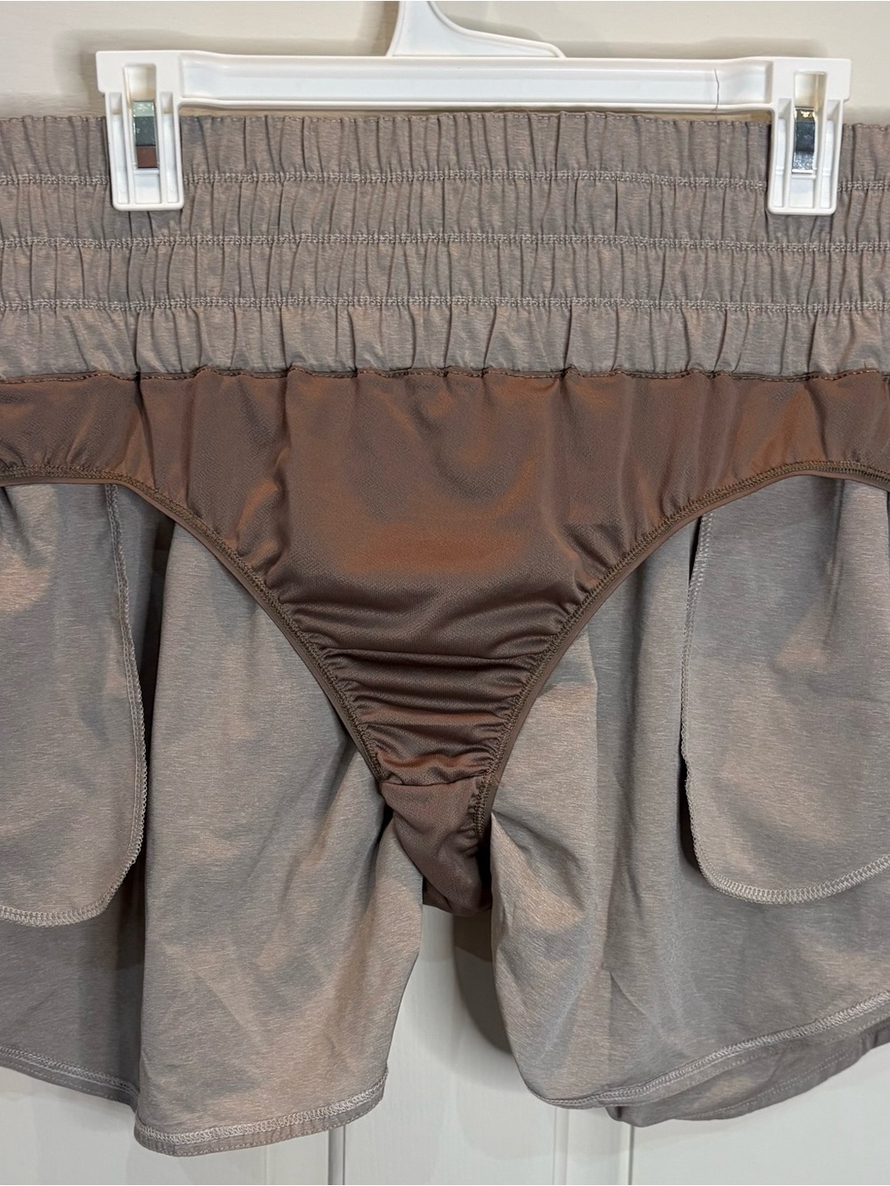 Nike Dri-FIT Running Shorts Women’s Sz XL in light brown - Picture 6 of 6